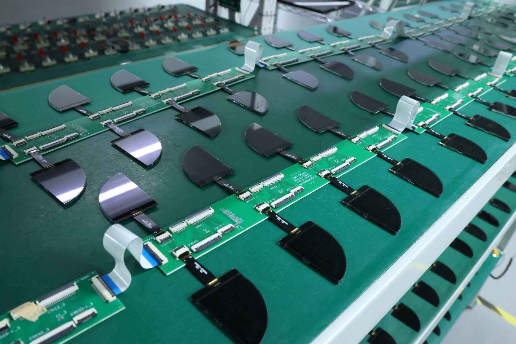 Међуиндустријска интеграција технологија екрана подстиче тржиште од сто милијарди долара, кинески произвођачи ЛЦД-а се утркују да искористе стазу прилагођавања